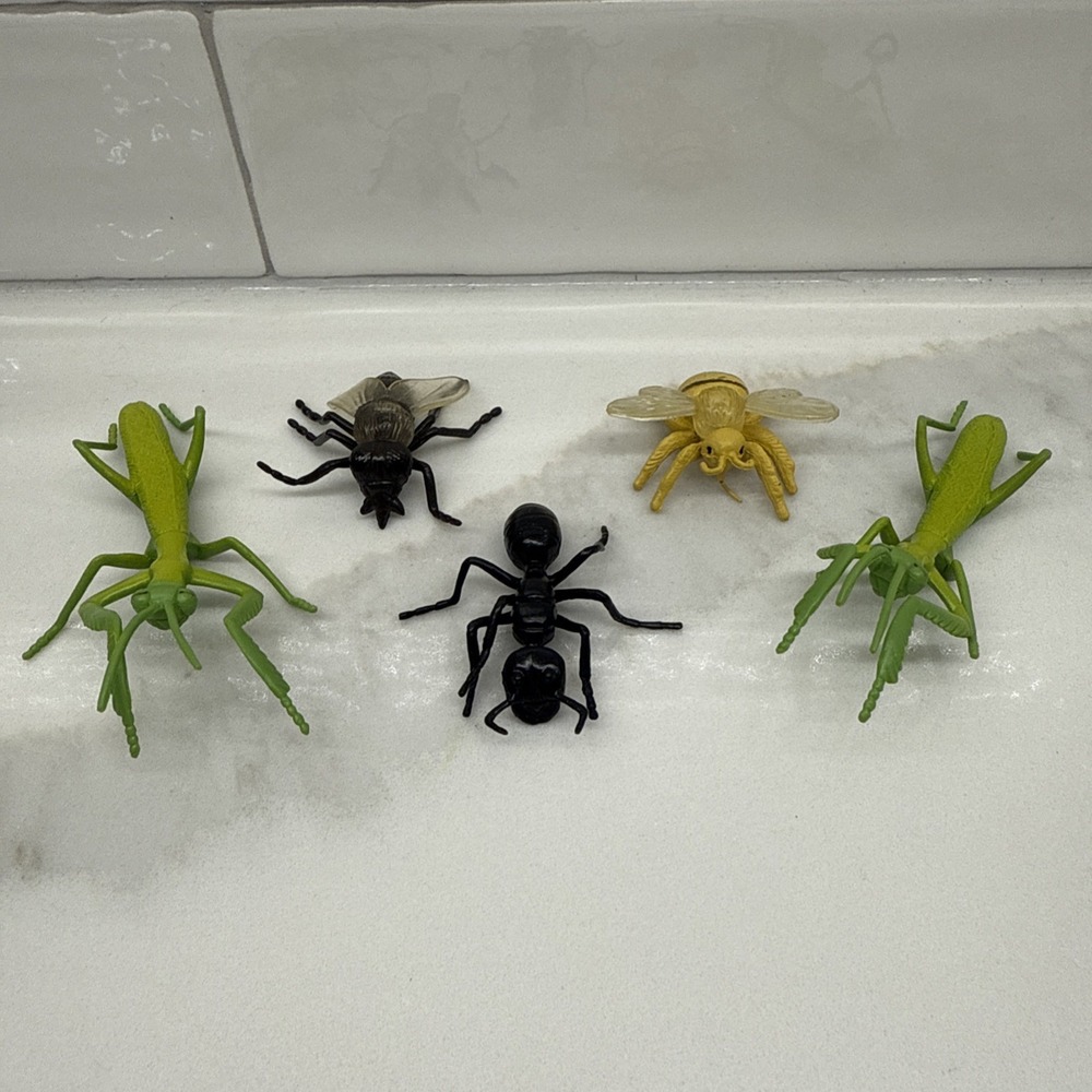 Safari Ltd Bugs Insects 2"-3" Praying Mantis, Ant, Fly & Bumble Bee